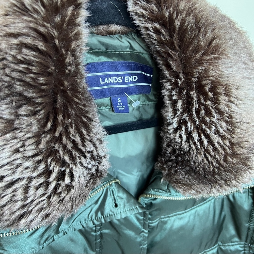 Lands' End Women's Forest Green PrimaLoft Insulated Puffer Coat Faux Fur Collar - Picture 3 of 10